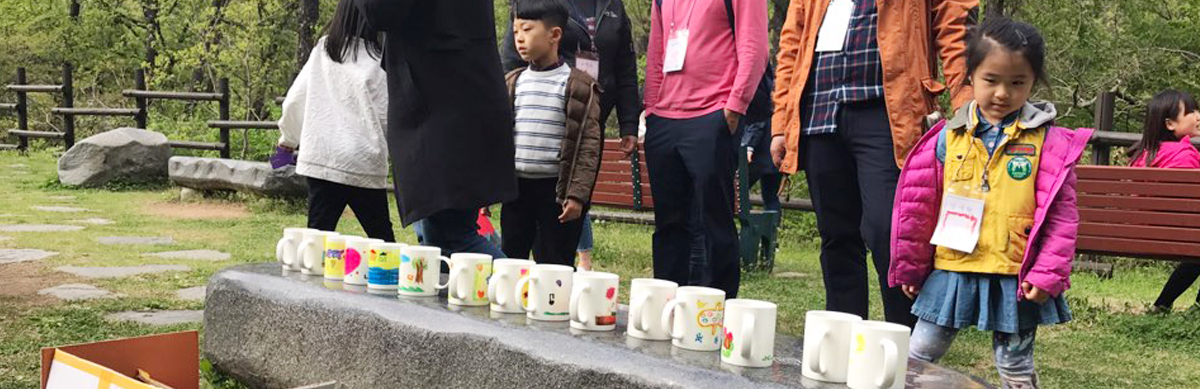 토요문화학교 '암각화나들이' 현장사진, 암각화무늬가 새겨진 컵